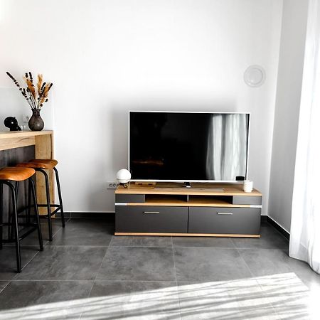 Spacious Apartment Nero With Free Parking Zadar Exterior photo