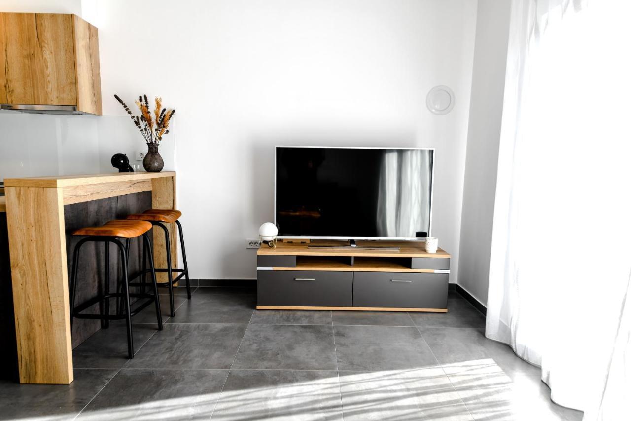 Spacious Apartment Nero With Free Parking Zadar Exterior photo