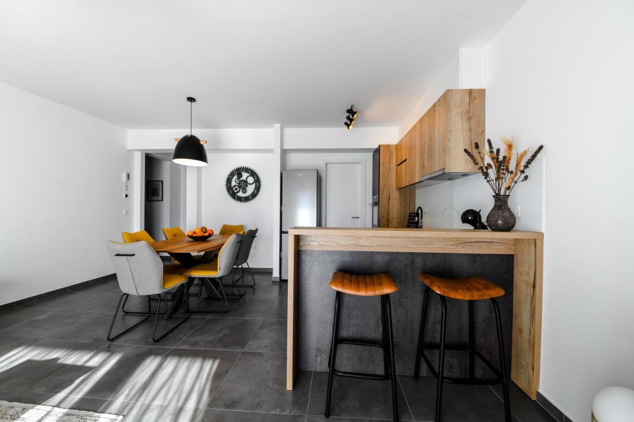Spacious Apartment Nero With Free Parking Zadar Exterior photo