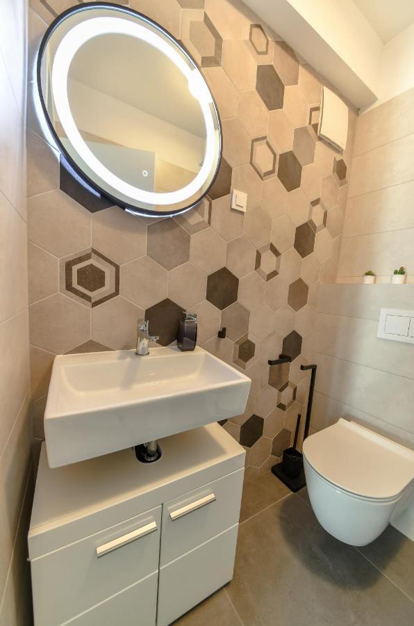 Spacious Apartment Nero With Free Parking Zadar Exterior photo