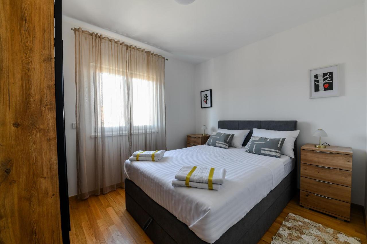 Spacious Apartment Nero With Free Parking Zadar Exterior photo