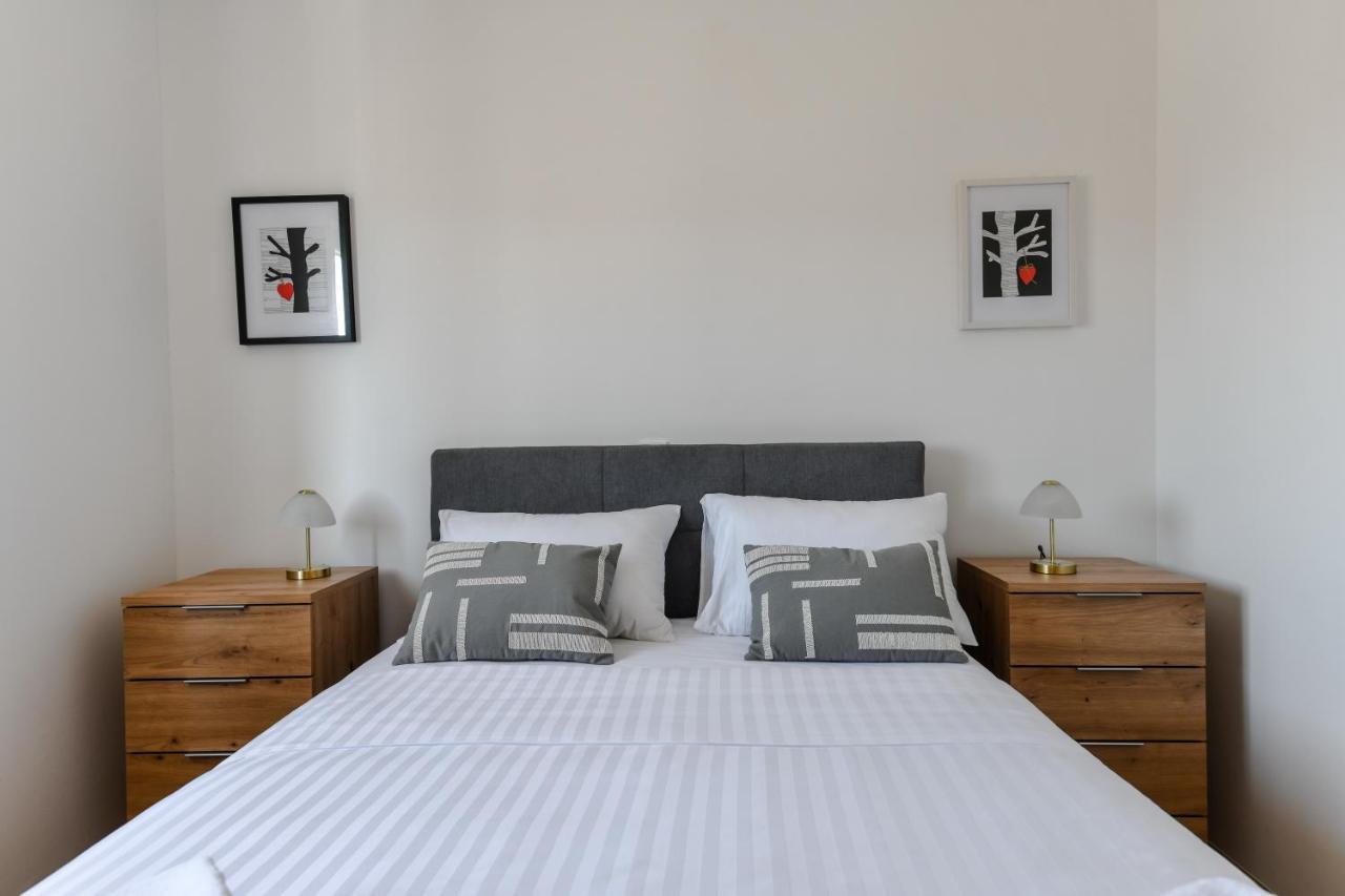 Spacious Apartment Nero With Free Parking Zadar Exterior photo