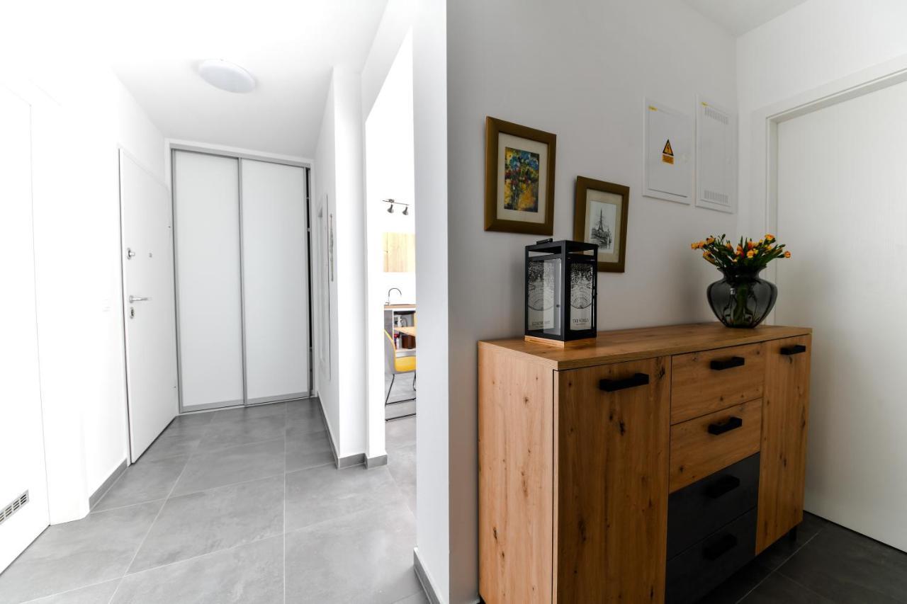 Spacious Apartment Nero With Free Parking Zadar Exterior photo