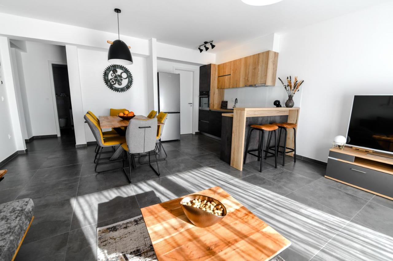 Spacious Apartment Nero With Free Parking Zadar Exterior photo