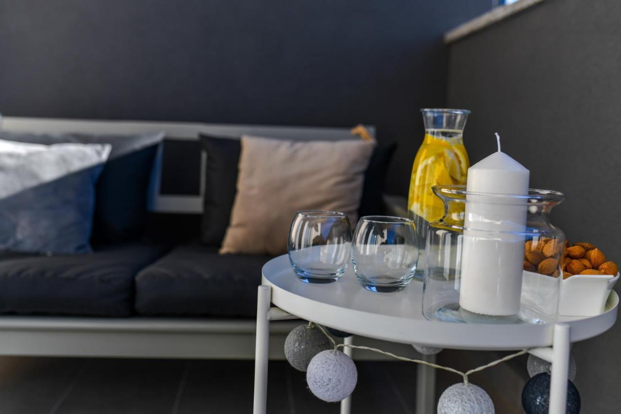 Spacious Apartment Nero With Free Parking Zadar Exterior photo