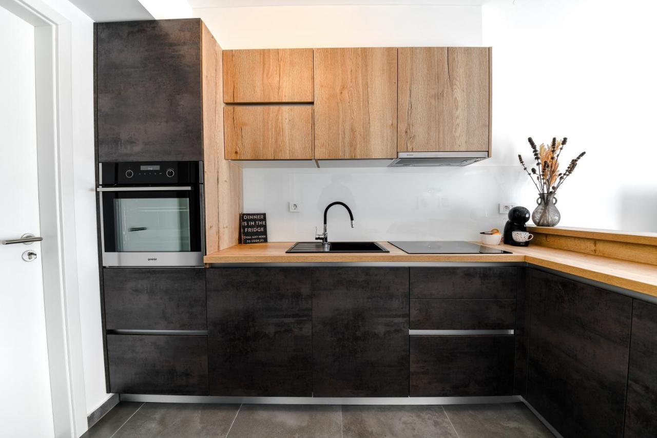 Spacious Apartment Nero With Free Parking Zadar Exterior photo