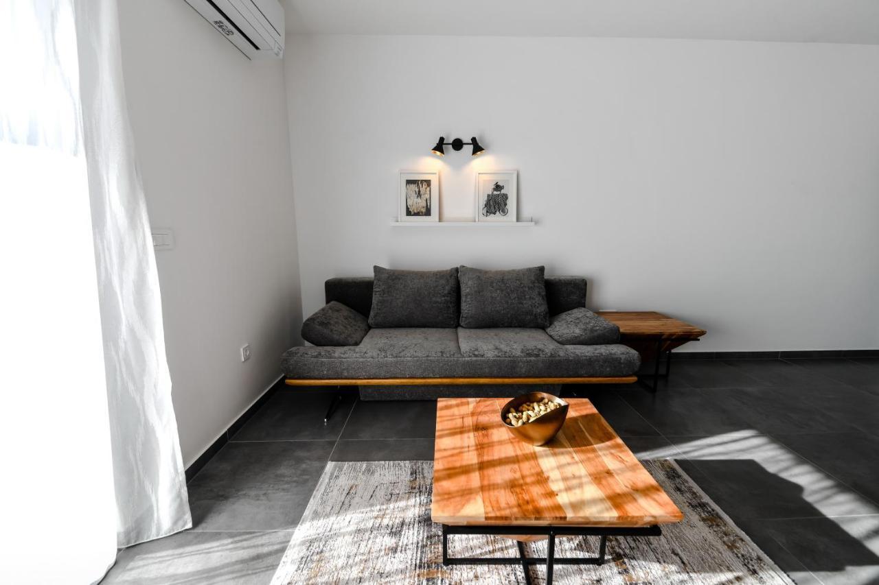Spacious Apartment Nero With Free Parking Zadar Exterior photo